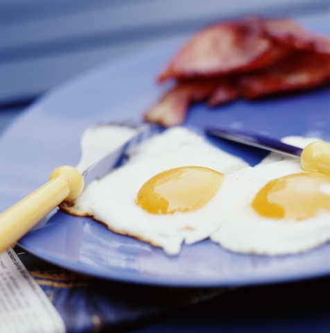 生鸡蛋使人食欲不振消化不良